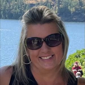 Meet your Posher, Becky